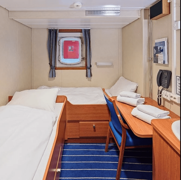 Hurtigruten MS Lofoten Polar Outside Middle Deck.png